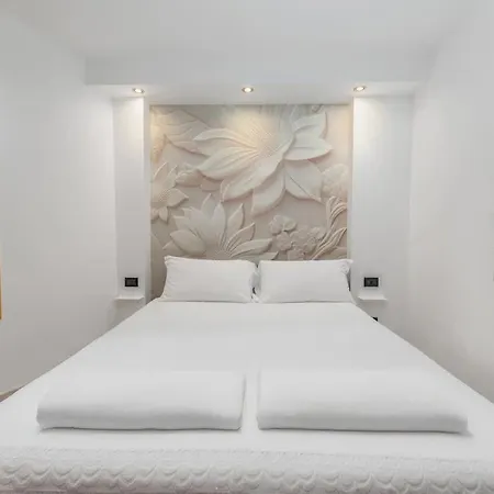 The Twilight - A Window View Of The * ブレーヴィオ