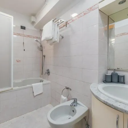 The Twilight - A Window View Of The 別荘 ブレーヴィオ